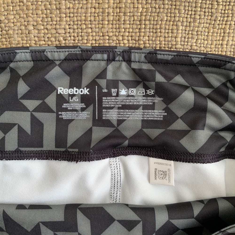 Reebok Large - Picture 5 of 7